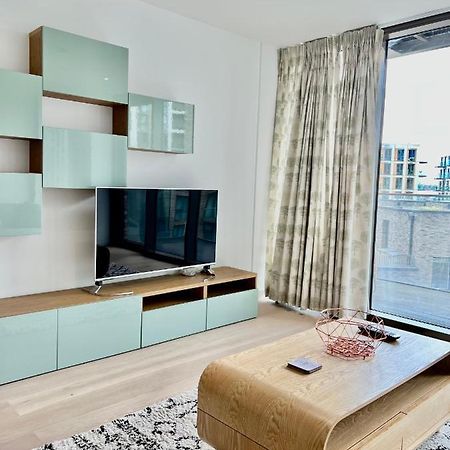 Luxury 2 Bedroom 2 Bathroom Apartment - London City Airport ภายนอก รูปภาพ