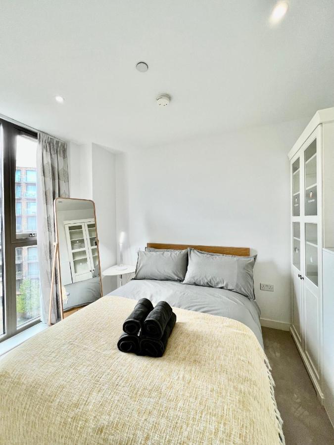 Luxury 2 Bedroom 2 Bathroom Apartment - London City Airport ภายนอก รูปภาพ