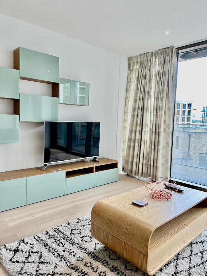 Luxury 2 Bedroom 2 Bathroom Apartment - London City Airport ภายนอก รูปภาพ