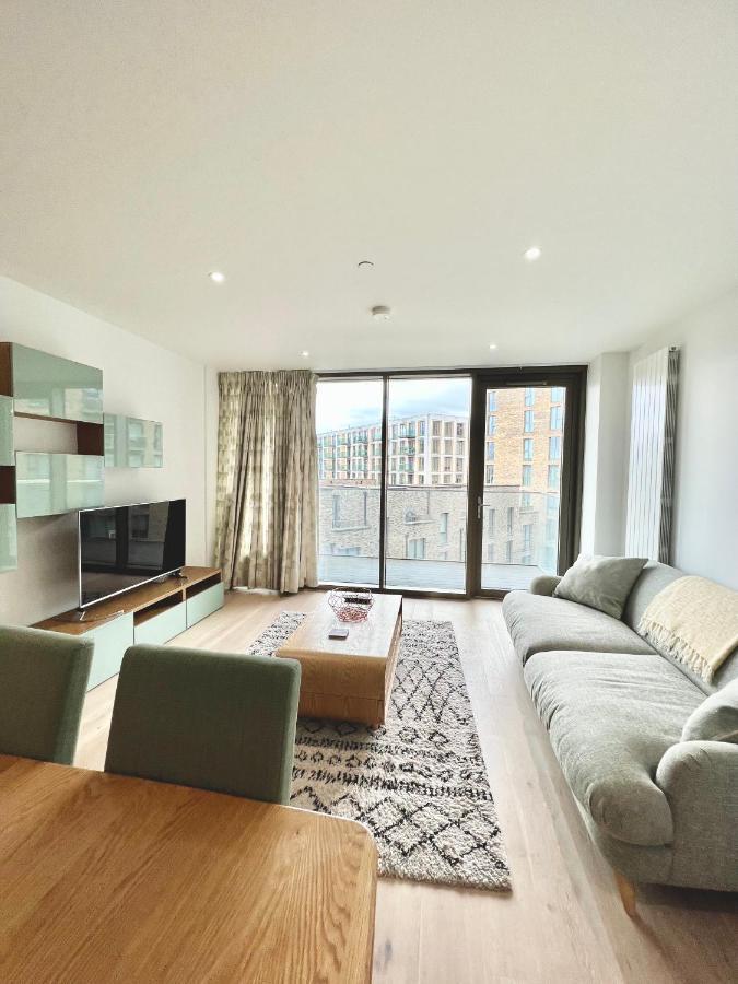 Luxury 2 Bedroom 2 Bathroom Apartment - London City Airport ภายนอก รูปภาพ