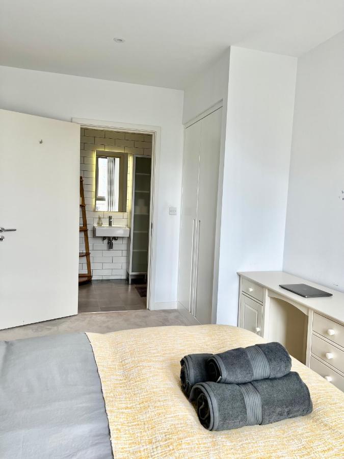 Luxury 2 Bedroom 2 Bathroom Apartment - London City Airport ภายนอก รูปภาพ