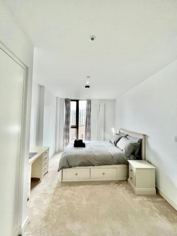 Luxury 2 Bedroom 2 Bathroom Apartment - London City Airport ภายนอก รูปภาพ