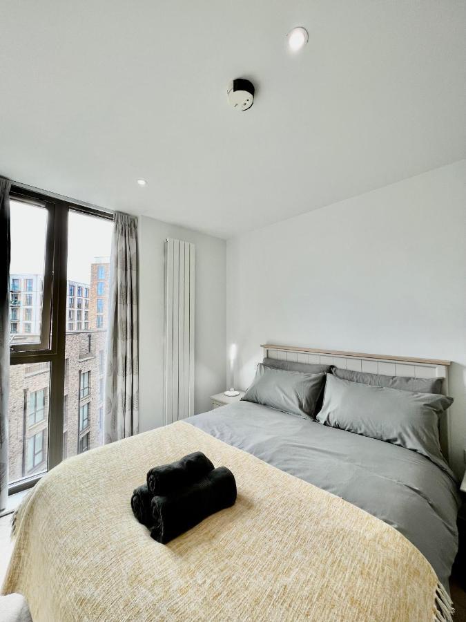 Luxury 2 Bedroom 2 Bathroom Apartment - London City Airport ภายนอก รูปภาพ