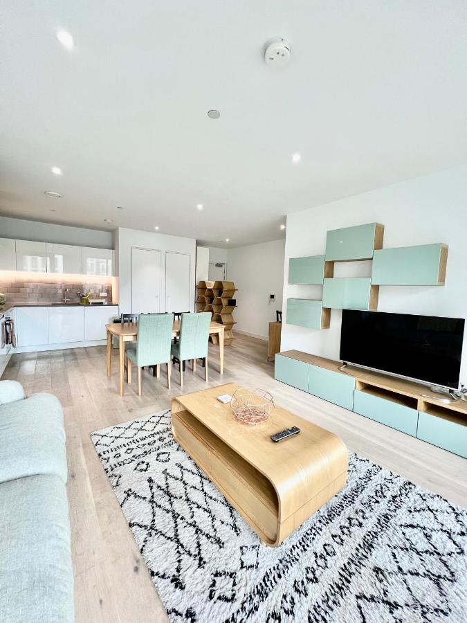 Luxury 2 Bedroom 2 Bathroom Apartment - London City Airport ภายนอก รูปภาพ