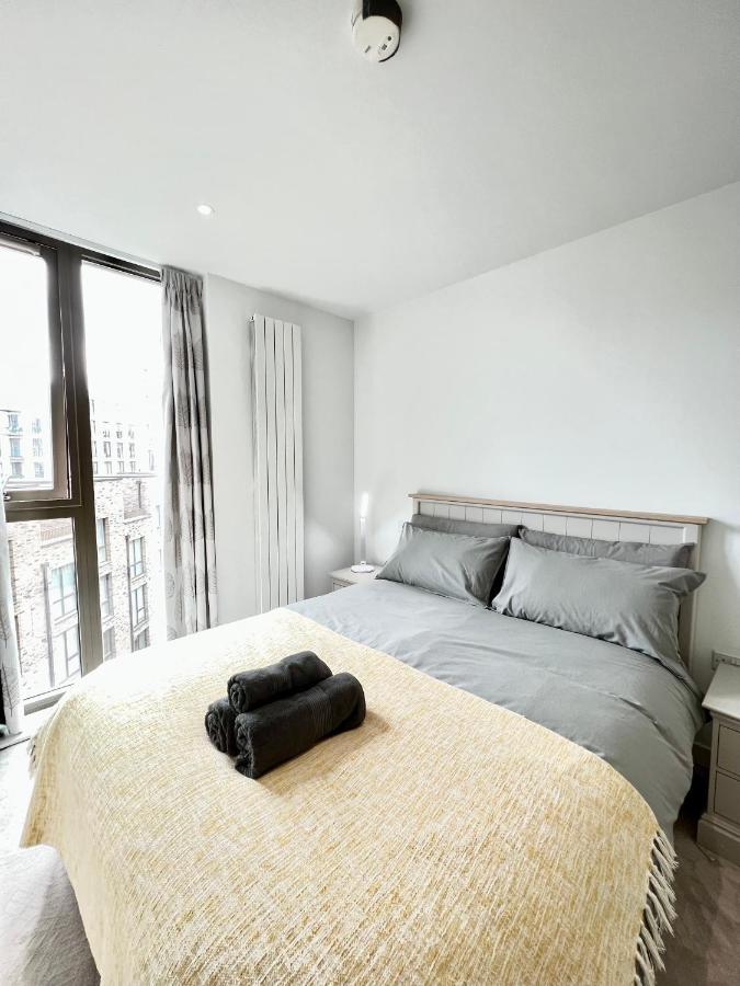 Luxury 2 Bedroom 2 Bathroom Apartment - London City Airport ภายนอก รูปภาพ