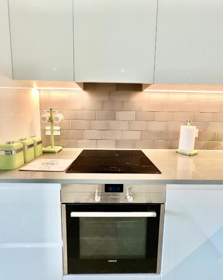 Luxury 2 Bedroom 2 Bathroom Apartment - London City Airport ภายนอก รูปภาพ