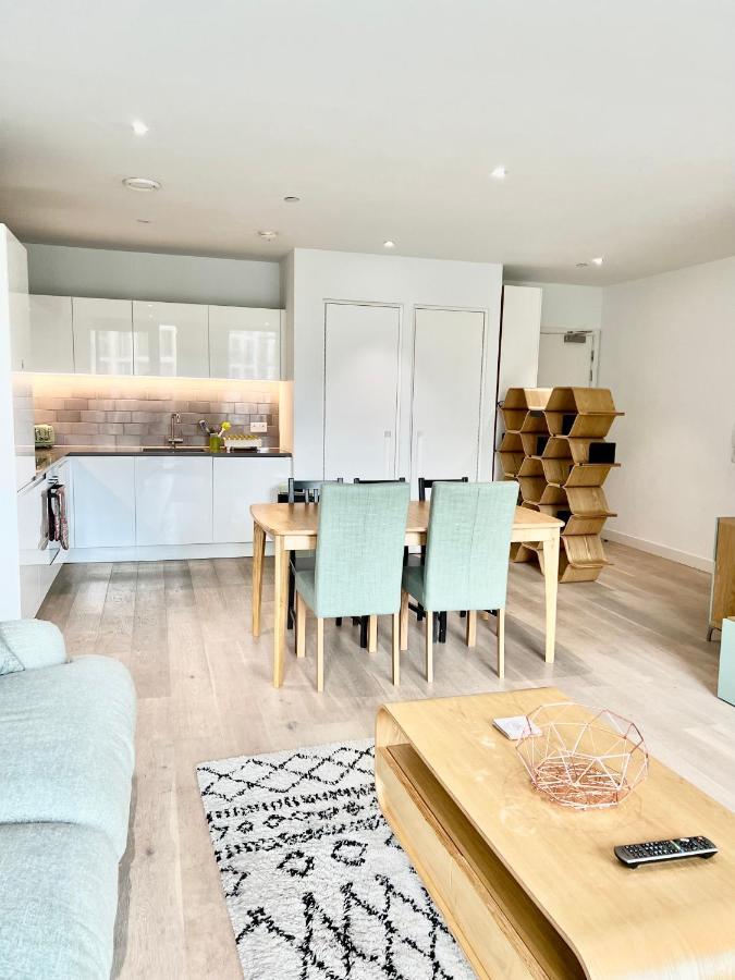 Luxury 2 Bedroom 2 Bathroom Apartment - London City Airport ภายนอก รูปภาพ