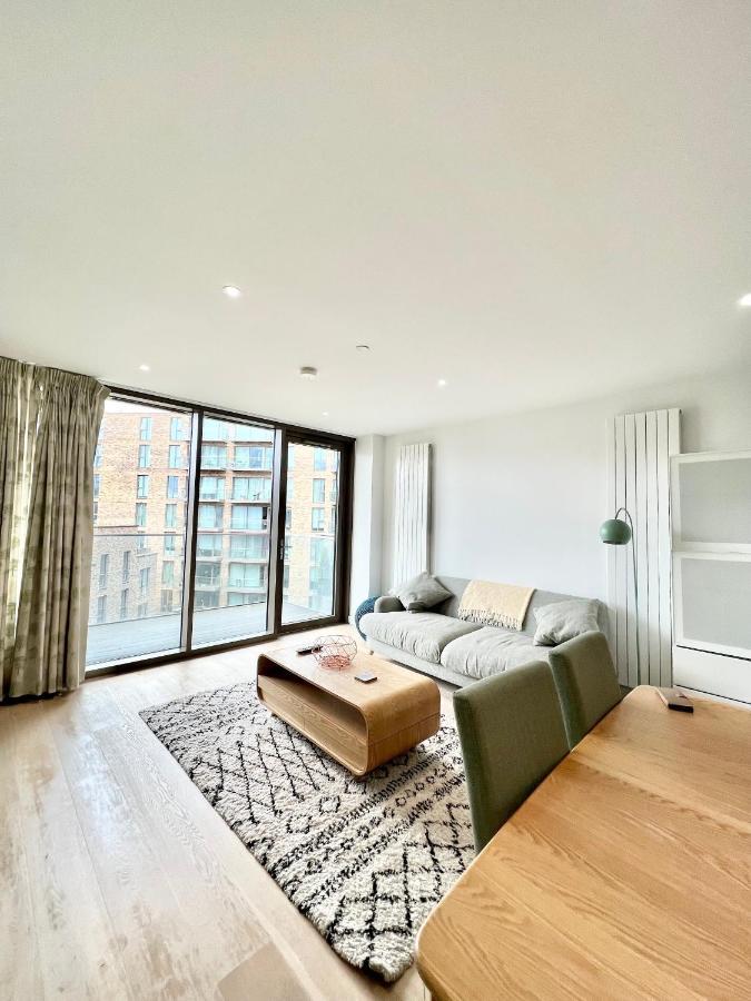 Luxury 2 Bedroom 2 Bathroom Apartment - London City Airport ภายนอก รูปภาพ