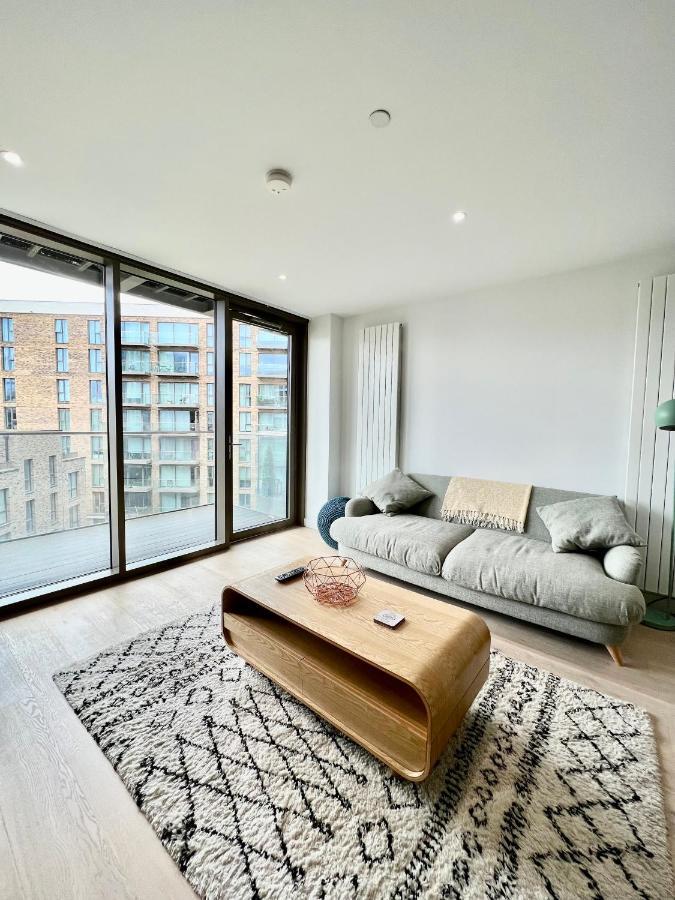 Luxury 2 Bedroom 2 Bathroom Apartment - London City Airport ภายนอก รูปภาพ