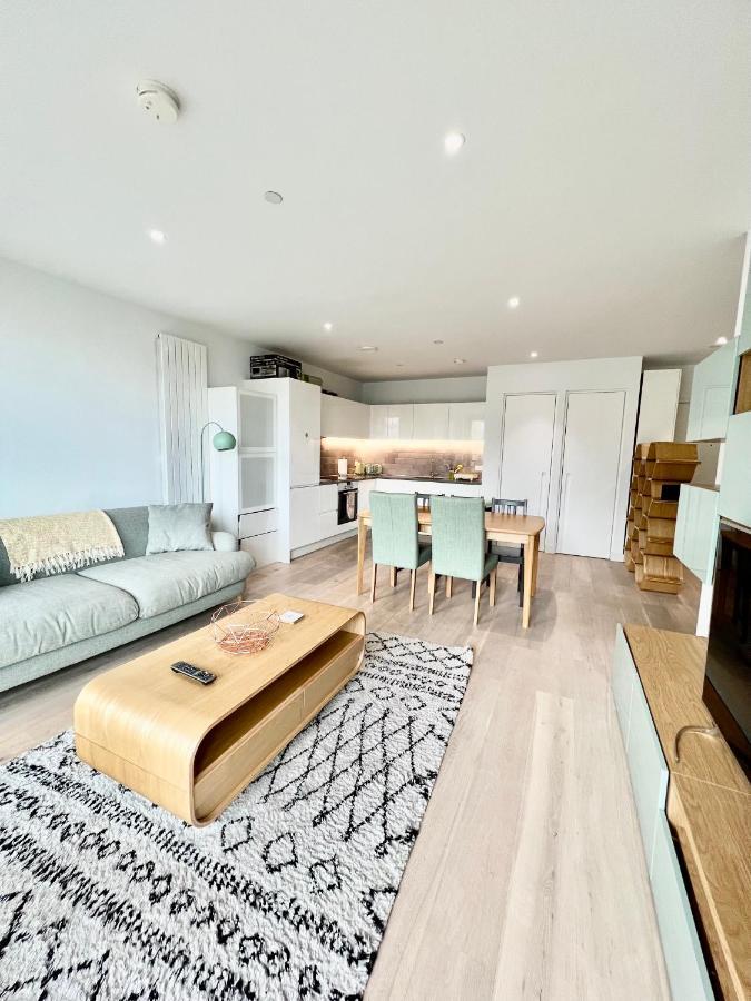 Luxury 2 Bedroom 2 Bathroom Apartment - London City Airport ภายนอก รูปภาพ