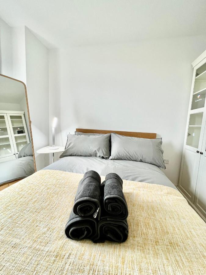 Luxury 2 Bedroom 2 Bathroom Apartment - London City Airport ภายนอก รูปภาพ