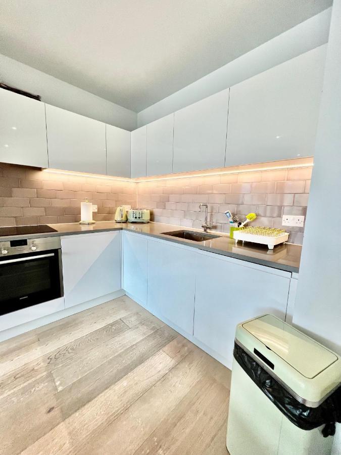 Luxury 2 Bedroom 2 Bathroom Apartment - London City Airport ภายนอก รูปภาพ
